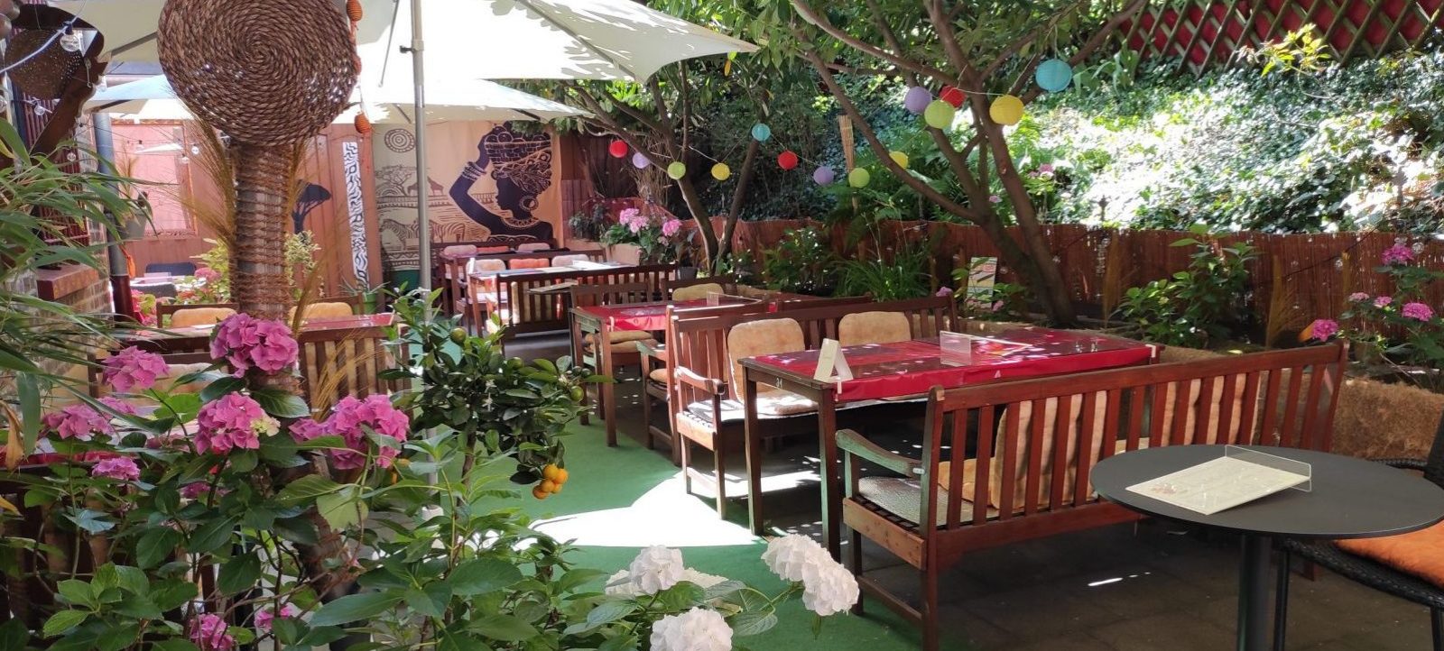 Der begrünte Biergarten des Pingsdorfer Hofs